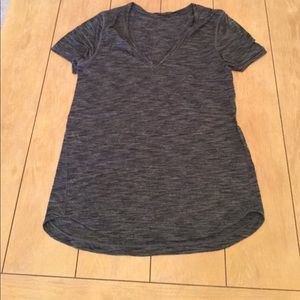 Lululemon gray t shirt